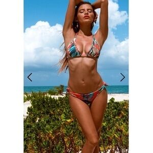 AKAMAI BIKINI PALMS COLLIDE